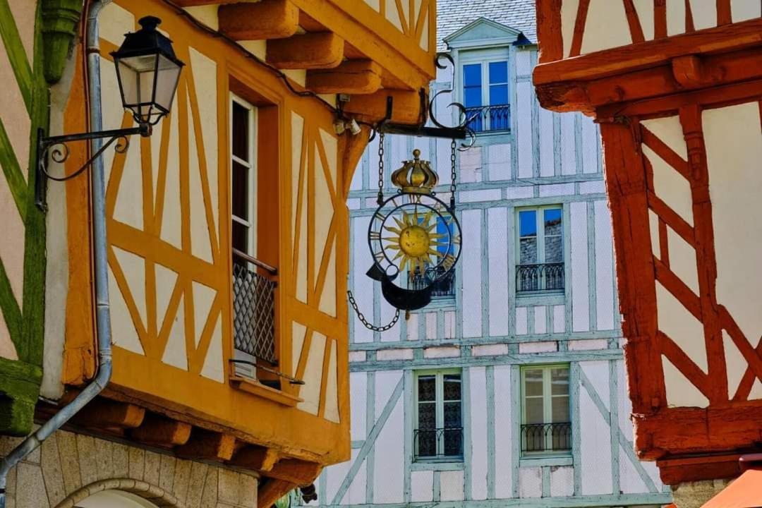 Ferienwohnung Laroche Grand Duplex Dans Le Centre Historique Avec Garage Vannes Exterior foto