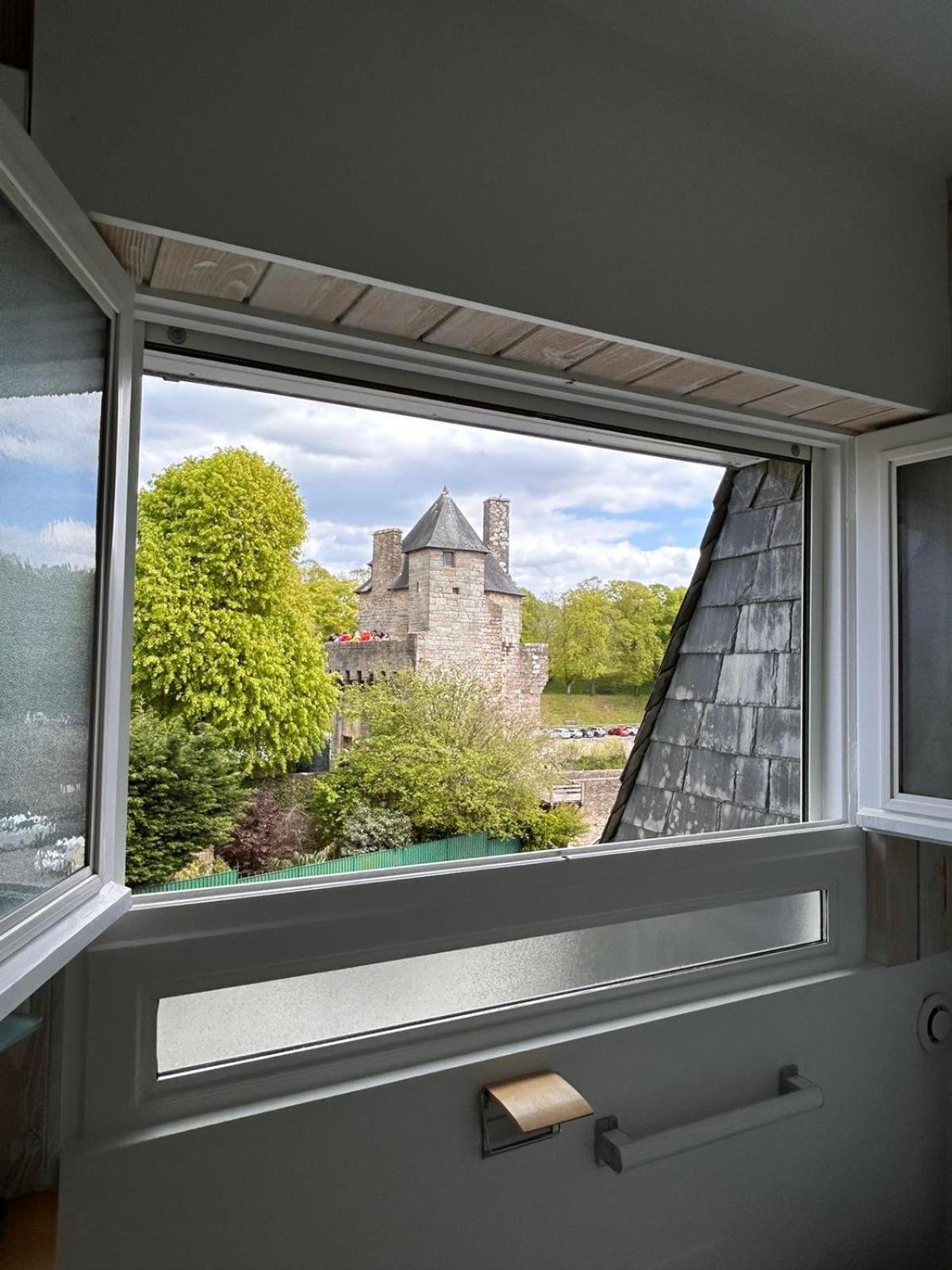 Ferienwohnung Laroche Grand Duplex Dans Le Centre Historique Avec Garage Vannes Exterior foto