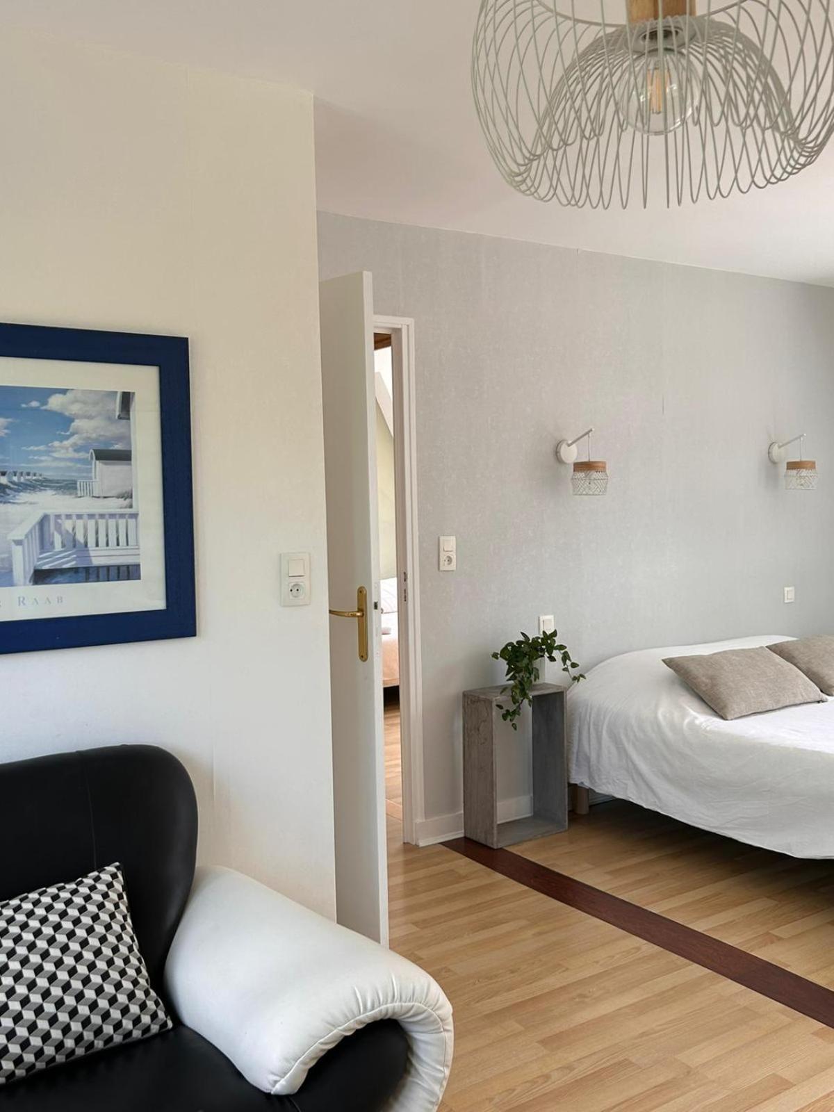 Ferienwohnung Laroche Grand Duplex Dans Le Centre Historique Avec Garage Vannes Exterior foto